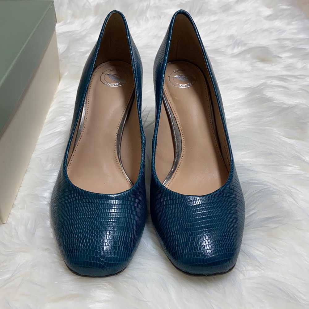 Classy nurture pumps, great colour.